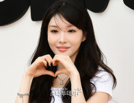 [포토] 하트 보내는 청하