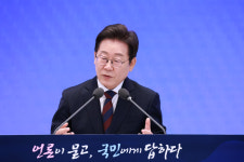 [속보] 李대통령 “민생회복지원금, 재분배효과 기대…또 할지는 그때 가봐야”