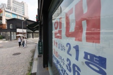 “내가 24시간 일하고 싶은 심정”...최저임금 인상에 비명 지르는 자영업자들