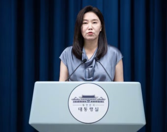 李대통령, 소비쿠폰 색상 차등에 강력 질타...강선우 사퇴엔 별다른 말 안해