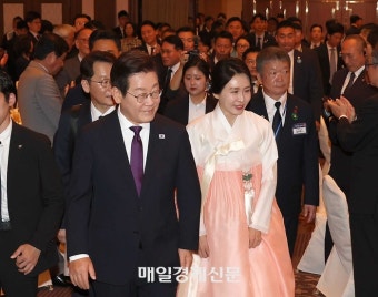 [포토] 재일 동포 간담회 참석하는 이재명 대통령 내외