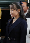 金, 딸 김주애와 파격동행…사실상 후계자 신고식 분석도
