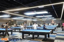 프로당구 선수 신주현 이하니 일산에 당구클럽 ‘캐롬스페이스’ 오픈