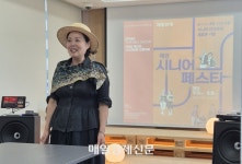 “내 워킹엔 스토리 담겨 있죠” 성수동에 시니어 모델 떴다 [매경 시니어 모델]