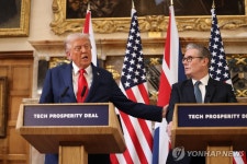 트럼프, 영국 총리에 “불법 이민 대응에 군 투입하라” 조언