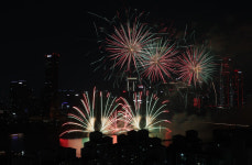 ‘16만발’ 형형색색 불꽃 수놓자…100만명 환호성도 한꺼번에 터졌다