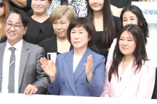 33년 만에 ‘불법’ 뗀 문신사 아티스트...“K-뷰티 미래 그리겠다”