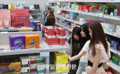 “한국 왔으면 이건 사야지”…외국인 필수 쇼핑코스 ‘약국 화장품’
