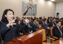 이진숙 “수갑 채워 압송, 상상 못했다…이제 비상식이 뉴노멀”
