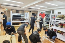 “사랑 나누는 당구선수들” 정역근 김상아 등 김치빌리아드 선수 16명 시흥 평안의집 찾아 온정 나눠