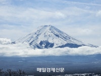 日 후지산에 첫눈…평년보다는 21일 늦어