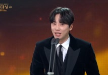 ‘2관왕’ 이준영 “곧 군입대 잘 다녀올 것...사고 안칠게요”[2025 KBS 연기대상]