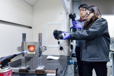 꿈의 단열재 에어로젤 주문폭주…증설 검토