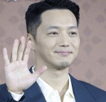 변요한과 티파니 영, 결혼 후 첫 부부동반 데이트 포착