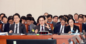 [포토] 김정관 장관 가짜석유 유통 엄정 대응
