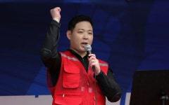 삼성바이오 노조위원장도 “파업” 외치고 해외여행 떠났다
