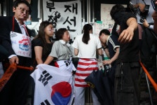 “장동혁도 설득 못해”…개표소 문 붙잡은 ‘올다르크’, 결국 수사받는다