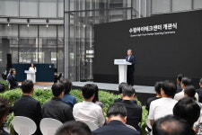 “로봇이 운반, 분석실서 결함 규명”…현대차, 수원하이테크센터 개관