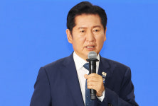 “당정 혼선” 직격에 “남 탓 정치” 맞불…민주당 당권전 ‘난타전’ 시작?