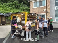“연천에 마트보다 반가운 이웃이 왔다”…경기도 ‘행복마차’ 시행 첫날 가보니