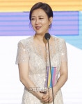 가수 장윤정 모친, ‘수천만원대 투자 사기’ 혐의로 구속송치