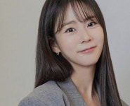 “보기 불편, 좀 쉬었으면”…한승연, 손 떨림·허리 부여잡고 대학 축제 투혼