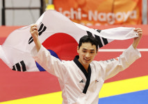 [속보] 윤규성, 태권도 품새 금메달…한국 남자 개인전 3연패