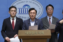 “부엉이바위에 긁혔냐” 파장 일파만파…민주 “김태규 퇴출” 與 “서영교 사퇴”