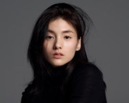 ‘열애설도 없었는데’…‘미스터 션샤인’ 김용지, 한옥서 깜짝 결혼