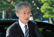 김의겸 “조희대 ‘초라한 거짓말’…대법관에 격려금 지급 사실 확인” 맹공