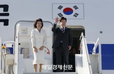 李대통령, 野 순방 공세에 “돼지 눈엔 돼지만…링거 맞고 코피 터진다”