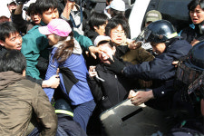 한국철도공사, KTX여승무원 폭력 진압