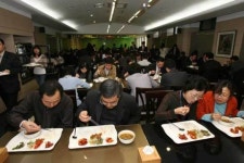 [리빙 앤 조이] 싸게 맛있게 위생적으로… 구내식당의 성찬