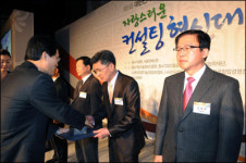 금용기계(주)왜관공장 | '제5회 컨설팅 혁신대전' 금용기계·에이씨씨 '대통령 표창' 영예