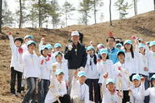 우리 강산 푸르게 외치는 어린이들