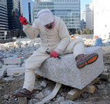 국보 1호 魂 되살리자… 석재·나무 다듬기 일일이 수작업