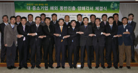 [함께 더 높이] 코오롱, 해외 환경시장 동반 진출… 글로벌 군수품 사업도 윈윈