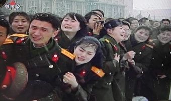 北 김정일 눈 속 영결식…김정은 시대 개막