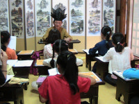 도서관서 책만 본다고요? 영화·공연 보고 전통놀이도 즐겨요