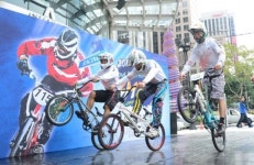 도심 속 달리는 BMX