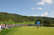 [골프 사랑 고객 사랑] KDB대우증권 프로골퍼 직원으로 채용 고객에 맞춤 레슨