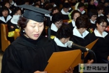 늦깎이 졸업 감격스러워요