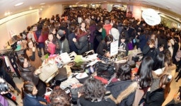 백화점 해외명품 할인 북새통