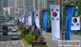 태극기 휘날리는 올림픽로