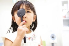 초등생 시력검사… 중고생은 여드름 치료를