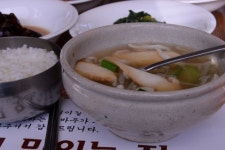 진한 향 품은 송잇국·산채정식 맛보세요