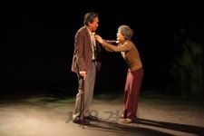 [사진] 나와 할아버지 오용-정선아, 할아버지와 옛 연인의 애틋한 재회