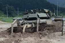 [권홍우 기자의 군사·무기 이야기] 장애물개척전차 도입, 20년 숙원 풀려… 아시아 최강 기갑전력 속 노후화 문제 여전