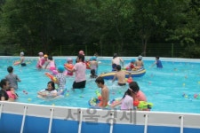 포천 ‘굿데이 카라반’, 수영장 시설 설치…캠핑족에 인기몰이