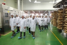 공장 문 활짝… 닫혔던 소비자 마음도 활짝